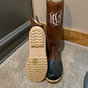 Brown black fleece lined boots.